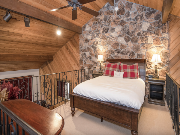 3 plus loft Townhome  shuttle or walk to skiway